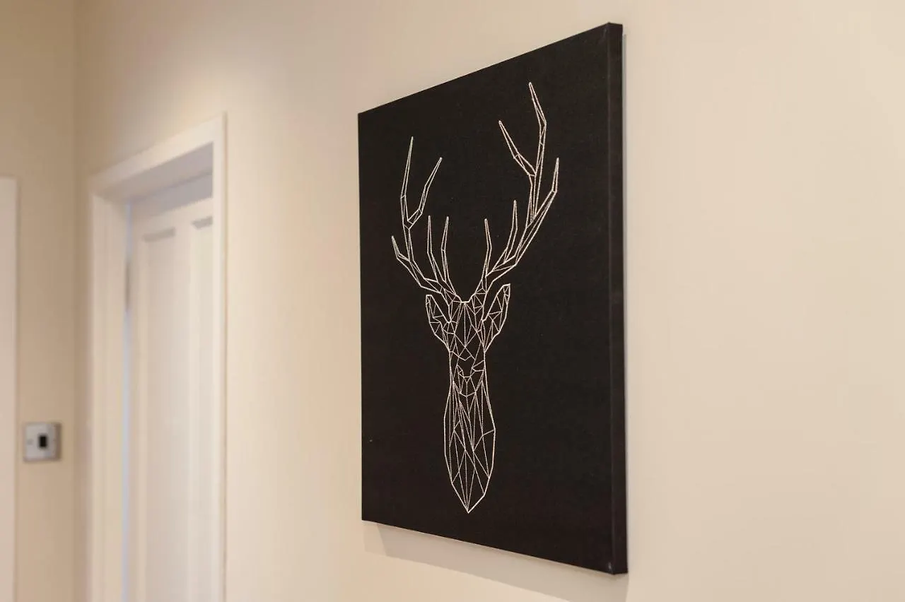 Royal Mile 2 Bedroom Apartment Next To The Castle Edinburgh