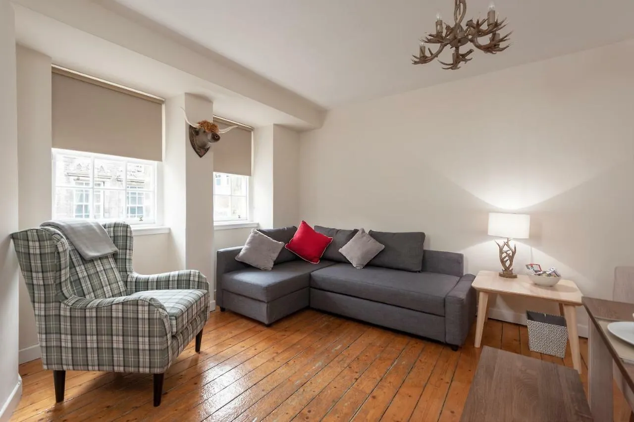 Royal Mile 2 Bedroom Apartment Next To The Castle Edinburgh 0*,  United Kingdom