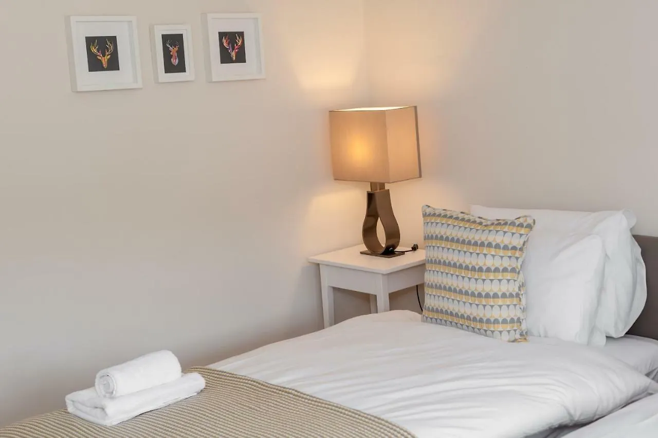 Royal Mile 2 Bedroom Apartment Next To The Castle Edinburgh