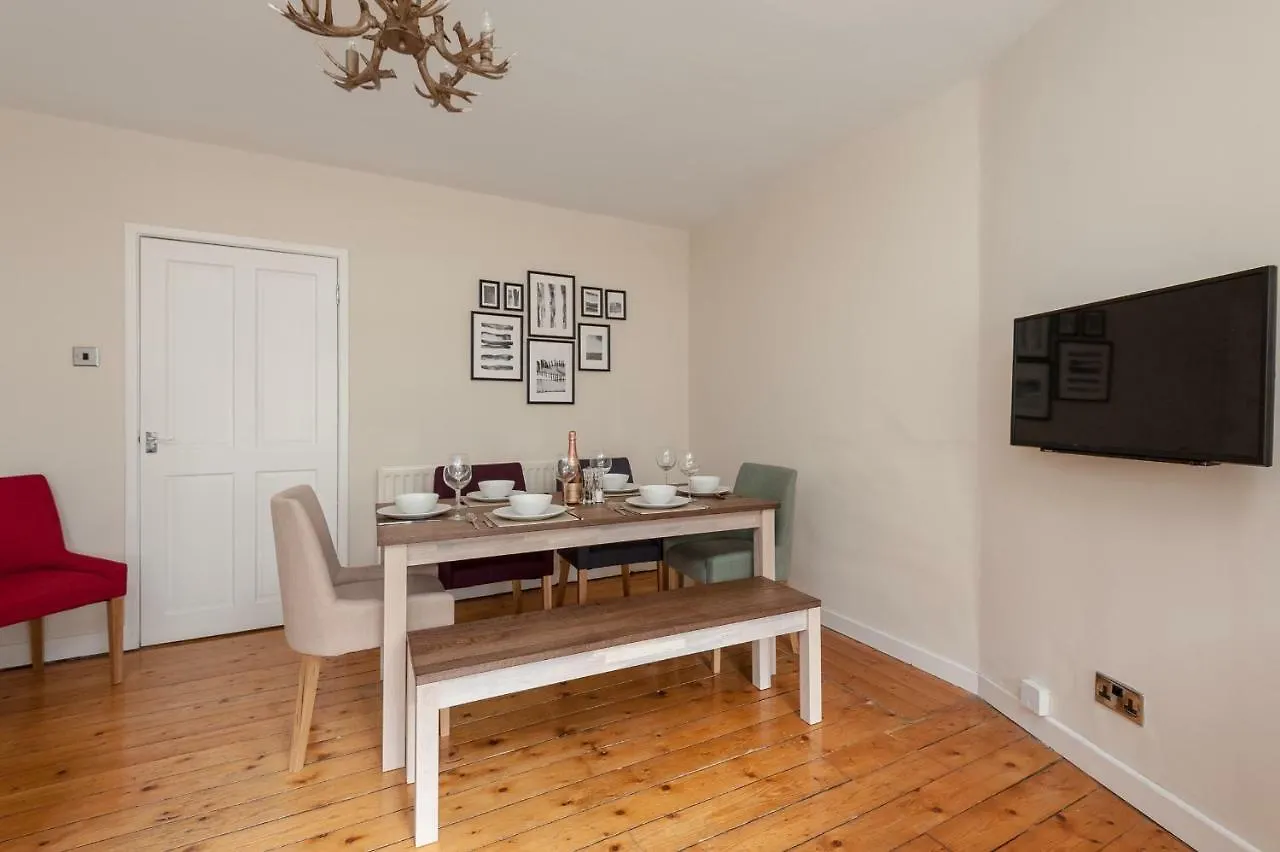 Royal Mile 2 Bedroom Apartment Next To The Castle Edinburgh 0*,  United Kingdom