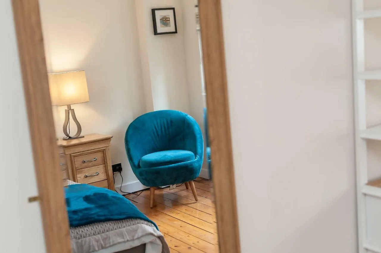 Royal Mile 2 Bedroom Apartment Next To The Castle Edinburgh