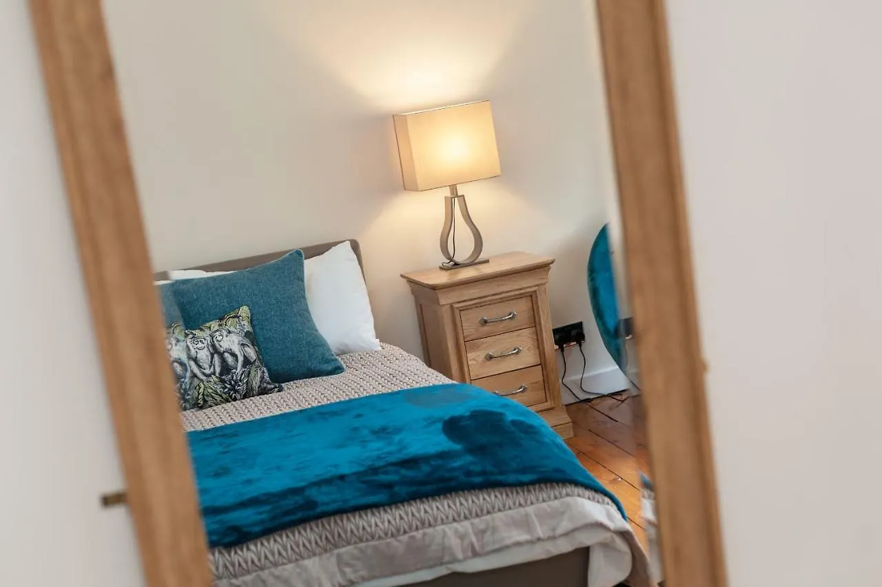 Royal Mile 2 Bedroom Apartment Next To The Castle Edinburgh 0*,  United Kingdom
