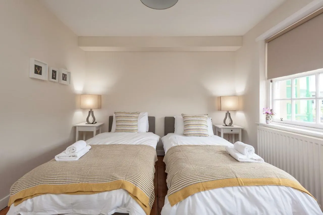 Royal Mile 2 Bedroom Apartment Next To The Castle Edinburgh United Kingdom