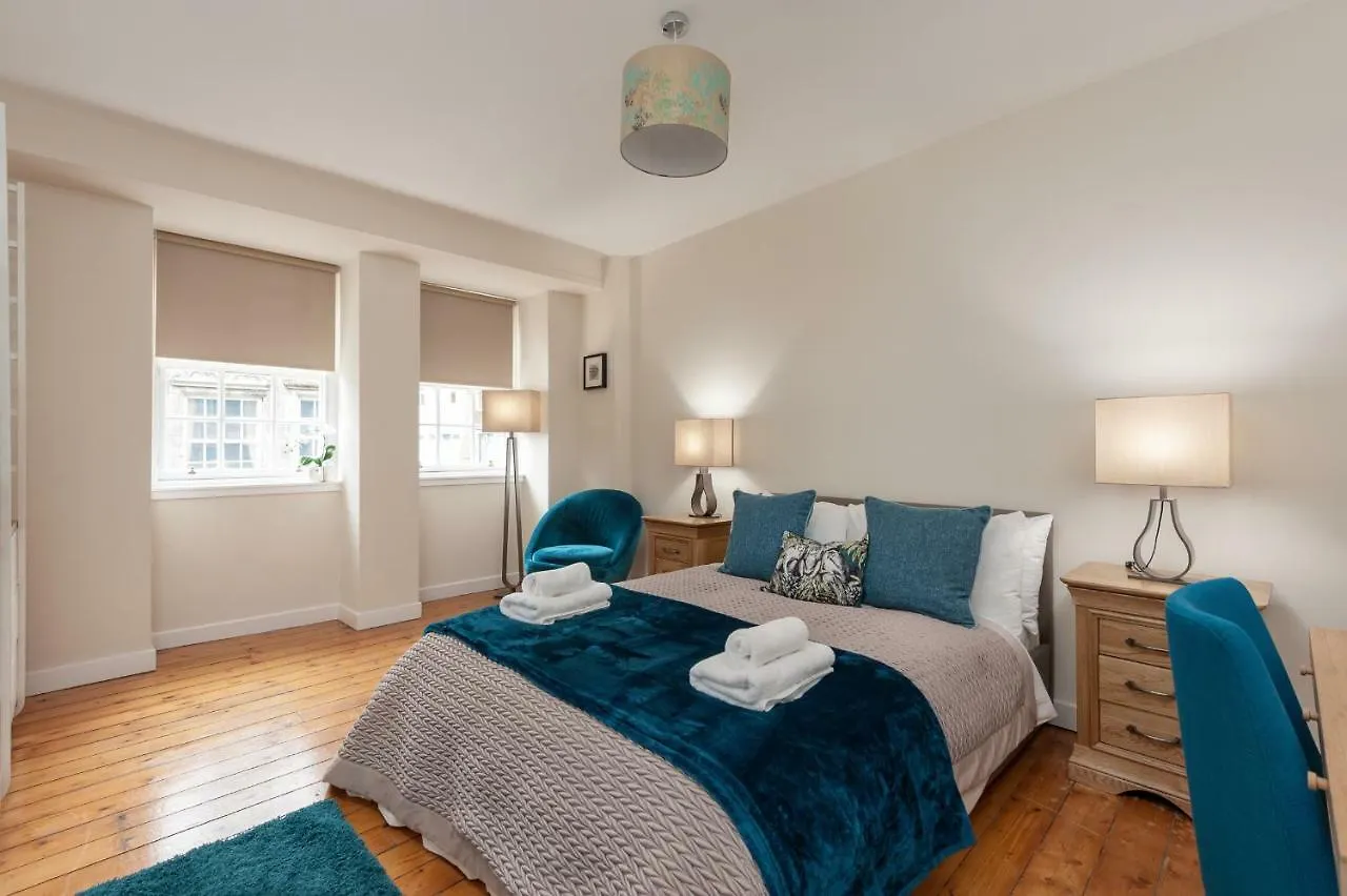 Royal Mile 2 Bedroom Apartment Next To The Castle Edinburgh